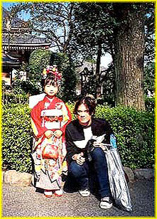 Keri Kelli and a Tiny Japanese Fan